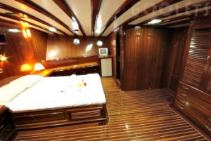 Luxury gullet cabin